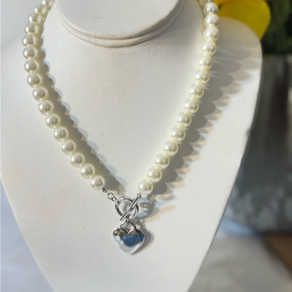 BLACK CLOVER NECKLACE